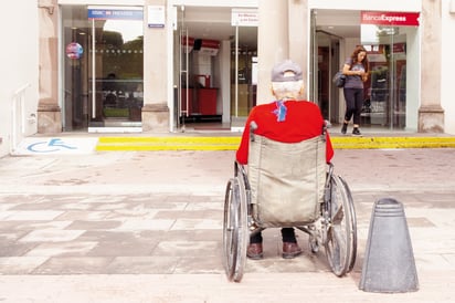 Las personas de la tercera edad son atendidas con los esquemas. (EL SIGLO DE TORREÓN)