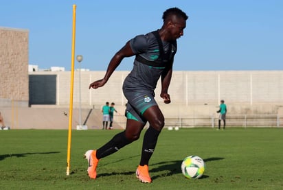 El jugador ecuatoriano tuvo su debut en la jornada inaugural del torneo, donde tuvo un aceptable rendimiento frente a Chivas.