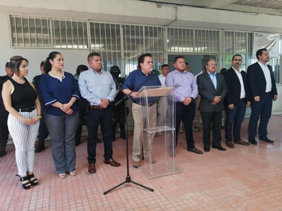 Fue el día de hoy que se llevó a cabo la rueda de prensa, donde el fiscal general, Gerardo Márquez, manifestó que los hechos ocurrieron en la Avenida Universidad en Saltillo.
(EL SIGLO COAHUILA)