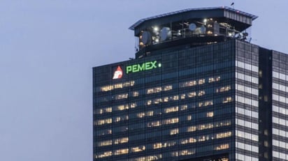 Pemex también destacó que como resultado de la disminución del robo de combustibles y de la mayor producción de petrolíferos, redujo sus niveles de importación de gasolinas y diesel. (ARCHIVO)