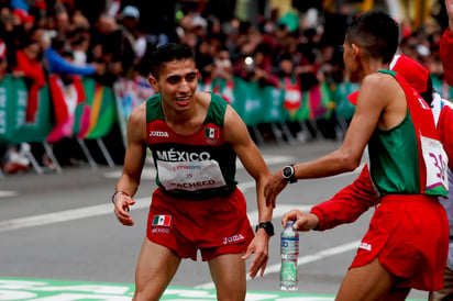 El oriundo de Torreón, terminó con un tiempo de 2 horas 12 minutos y 10 segundos. (AP)