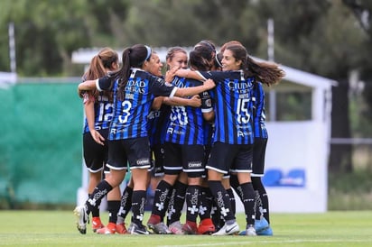 Gallos Blancos femenil mantuvo el invicto y por ahora atraviesa su mejor momento desde que se juega el mejor certamen del futbol femenil mexicano. (ESPECIAL)