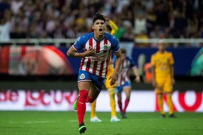 Alan Pulido anotó un penal que le cometieron en los últimos instantes del encuentro. (ARCHIVO)