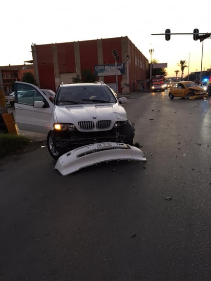 Denuncia a taxista por daños; su aseguradora se niega a pagar los daños que causo a una camioneta valuados en 140 mil pesos. (EL SIGLO DE TORREÓN)