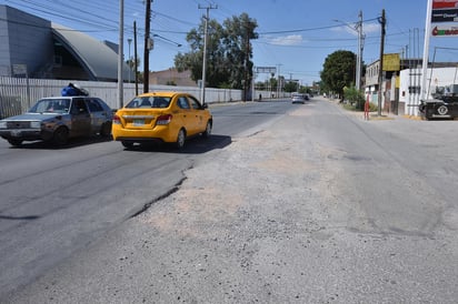 Han finalizado los trabajos y se ha dejado el pavimento sin los arreglos necesarios. (EL SIGLO DE TORREÓN)