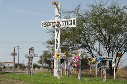 “Queremos que nos entreguen sus huesitos para tener un lugar donde llevarles flores e irles a rezar…”, coinciden Hilda y Rosa María. (ARCHIVO)