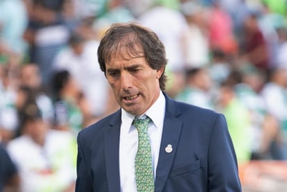 El estratega charrúa ya prepara a su equipo para enfrentar este viernes a los Rojinegros del Atlas, por la jornada 3 de la Liga MX. (ARCHIVO)