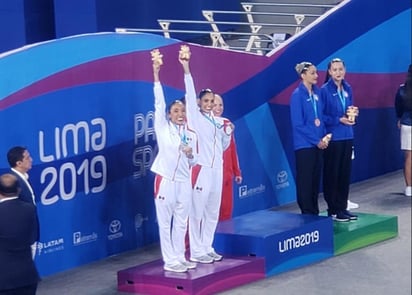 Nuria Diosdado y Joana Jiménez consiguieron la medalla de plata en dueto de natación artística de los Juegos Panamericanos. (ESPECIAL)