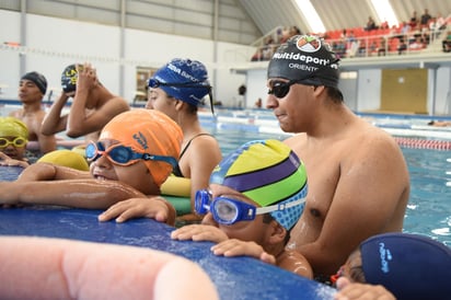 Luego de tres semanas de intensa actividad, esta mañana finalizaron la Clínicas Intensivas de tenis y natación organizadas por el Instituto Municipal del Deporte de esta ciudad y que tuvieron como sede las instalaciones del Multideportivo Oriente. (EL SIGLO DE TORREÓN)