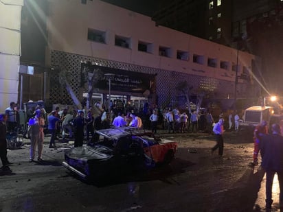 Tras el accidente y la explosión, que ocurrieron cerca de la famosa Plaza Tahrir, fueron evacuados todas las personas que se encontraban en el interior del Instituto Nacional del Cáncer.
(EFE)