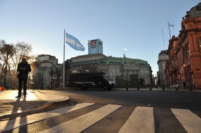 El Gobierno argentino reconoció este lunes que le 'preocupa' el 'impacto' de la guerra comercial entre Estados Unidos y China pero aseveró que ha hecho un 'esfuerzo muy importante' para tener una economía 'sólida' que le permita enfrentar situaciones de este tipo. (ARCHIVO)