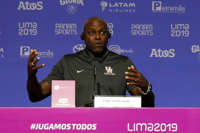 El legendario Carl Lewis habló fuerte contra Donald Trump. (AP)