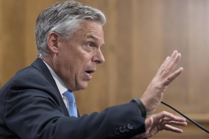 Huntsman pide a Trump que siga aplicando mano dura a Rusia, especialmente cuando su comportamiento amenaza a los aliados tradicionales de EUA. (ARCHIVO)