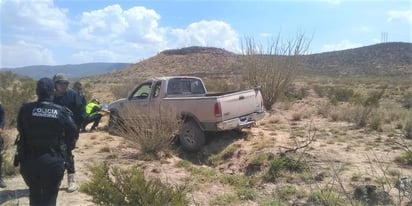 El vehículo siniestrado es una camioneta de la marca Ford F-150 modelo 1998 de color arena, misma que no portaba placas de circulación. (EL SIGLO DE TORREÓN)
