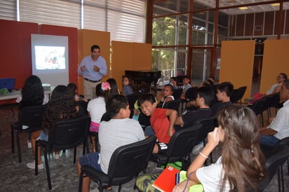 Se impartió una conferencia sobre el bullying en la Casa de la Cultura Ernestina Gamboa. (EL SIGLO DE TORREÒN / MA. ELENA HOLGUÍN)