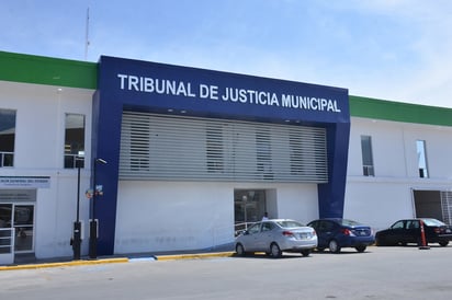 Peritos de Tribunales Administrativos tomaron conocimiento. (EL SIGLO DE TORREÓN)