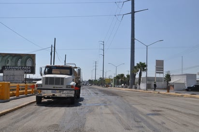 El delegado de Secope señaló que trabajos finalizarán en 2 semanas. (FABIOLA P. CANEDO/EL SIGLO DE TORREÓN)