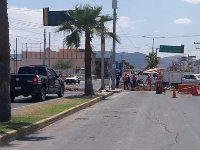 Las autoridades informaron que de inmediato la empresa de gas activó el protocolo de seguridad, pues se procedió al cierre de las válvulas y después arribó personal de la compañía para reparar la tubería. (EL SIGLO DE TORREÓN)
