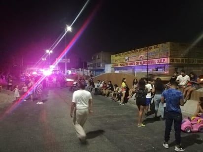 Manifestación obstruye el bulevar Revolución. (EL SIGLO DE TORREÓN)