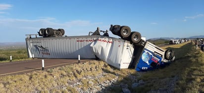 La unidad siniestrada es un tractocamión de color azul con caja blanco, con número económico 663, el cual transportaba refacciones automotrices de la empresa Nissan.
(EL SIGLO DE TORREÓN)