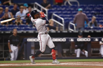 Ronald Acuña pegó dos cuadrangulares y produjo cuatro carreras, en el triunfo de los Bravos 8-4 sobre los Marlines de Miami.