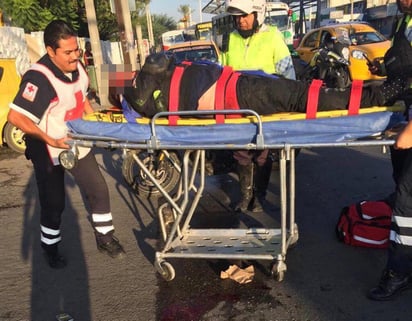 El percance vial ocurrió alrededor de las 8:05 horas de este sábado, a la altura de la Coordinación Torreón de la Universidad Autónoma de Coahuila. (EL SIGLO)