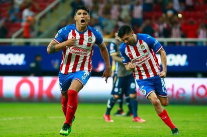 Alan Pulido, por la vía del penal, marcó el segundo gol de los rojiblancos. (Jam Media)