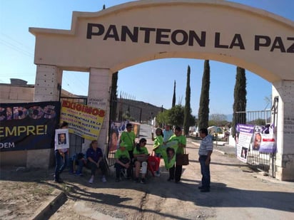 Los manifestantes pertenecen a los colectivos FUUNDEC y Familias Unidas.