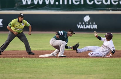 El pitcheo de los Algodoneros falló ayer y Unión Laguna perdió 7-5 y 15-6 frente a los Saraperos. (EL SIGLO DE TORREÓN/JESÚS GALINDO)