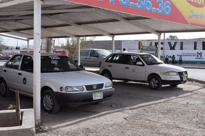 Pretenden que las unidades de taxi se pinten de un solo color, por seguridad e imagen. (EL SIGLO DE TORREÓN)