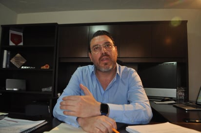 'Los terrenos son propiedad de la empresa y tiene el derecho de que se entre y salga cuantas veces quiera, la orden judicial solamente es con relación a no seguir construyendo y esa se ha respetado', indicó. (EL SIGLO DE TORREÓN)