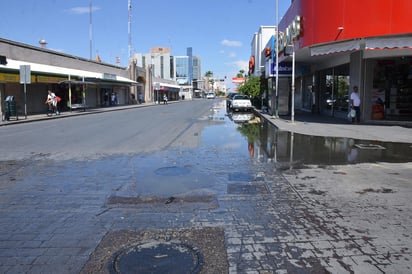 Reportan fuga de aguas negras