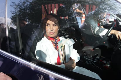 Llega Rosario Robles a Reclusorio Sur para comparecer en audiencia. (NOTIMEX)