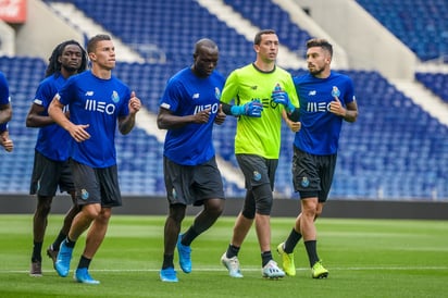 El portero argentino Agustín Marchesín ya hizo su debut con el equipo portugués. (ESPECIAL)