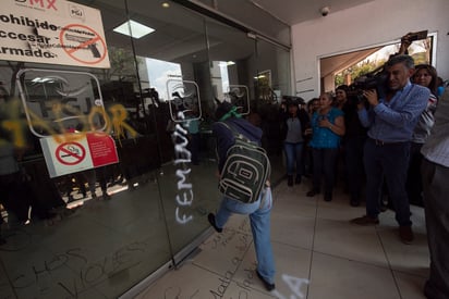 La mujeres protestaron por la resolución para el caso de violación de una menor a manos de policías de la Ciudad de México. (NOTIMEX)