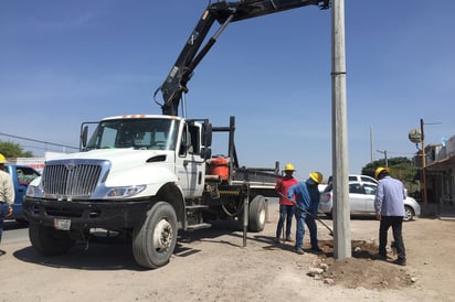 Pone en marcha Ayuntamiento de Francisco I. Madero obra de ampliación de red eléctrica en el sector Las Vegas. (EL SIGLO DE TORREÓN/GUADALUPE MIRANDA)