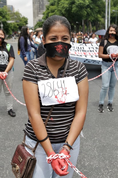 Jóvenes rechazados señalan que el Gobierno no tiene solucionado el problema del cupo en escuelas. (NOTIMEX)