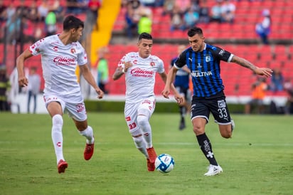 Gallos Blancos logró la victoria para meterse en la lucha por el grupo 5 de la competencia. (ESPECIAL)