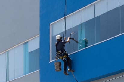 Muchos empleados laboran sin seguridad social. (EL SIGLO DE TORREÓN)