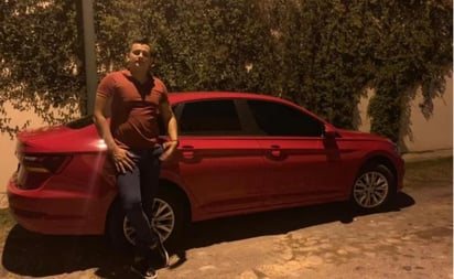 Señala que un principio sintió mucho coraje ya que su automóvil es un jetta modelo 2019, pero al día siguiente prefirió tomar el hecho 'con cura', reírse y no darle importancia. (ESPECIAL)