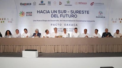 Líderes empresariales y los nueve gobernadores de los estados del sur-sureste del país se reunieron en esta ciudad para firmar el Pacto Oaxaca. (TWITTER)