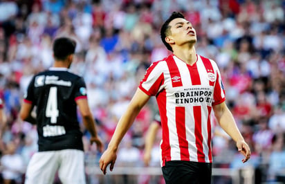 Hirving Lozano está en duda para el partido de hoy. (ARCHIVO)