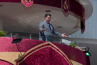 A través de una carta enviada desde una prisión en Estados Unidos, el líder de la Iglesia de la Luz del Mundo, Naasón Joaquín García, mandó un mensaje y abrazo fraterno a sus fieles, durante la celebración de la Santa Cena, en el marco de la Santa Convocación 2019. (ARCHIVO)