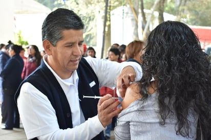 La titular de la dependencia, Silvia Roldán Fernández, expuso que por ello se está en vigilancia epidemiológica, pero en este momento se cuenta con esquemas completos altos y es el gobierno federal quien tiene la fuerza para acercar las vacunas. (ARCHIVO)