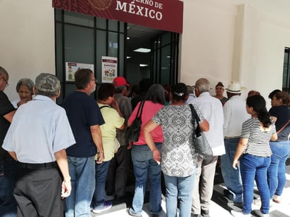 La fecha anunciada para terminar la entrega de pensiones había sido el 20 de agosto, pero debido a nuevas personas beneficiadas, el plazo se amplia al 23 de agosto. (EL SIGLO)