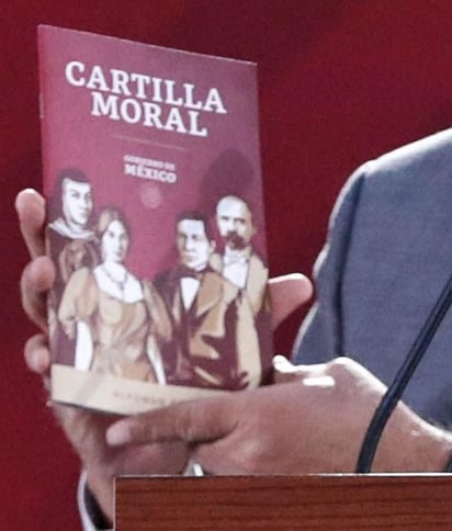 Según la Secretaría de Educación Pública (SEP) federal, la 'cartilla moral' servirá a los maestros como material de apoyo para las clases de ética y civismo. (ARCHIVO)