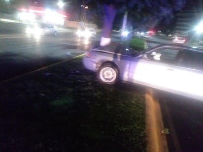 La unidad siniestrada es un automóvil Ford Grand Marquis de color gris, modelo aproximado 1996, el cual portaba las placas del estado de Durango.
(EL SIGLO DE TORREÓN)