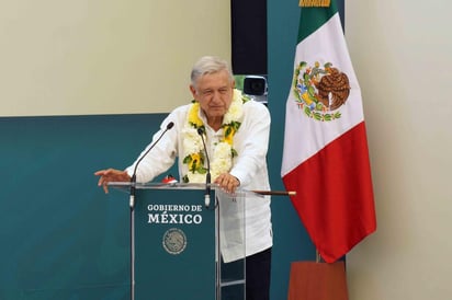 En reunión con habitantes de esta comunidad ubicada en la sierra oaxaqueña, el mandatario indicó que 'el cáncer' de la corrupción está destruyendo al país, pero que su administración lucha por erradicarlo. (EL UNIVERSAL)