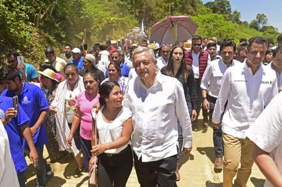 'Queremos que todos los jóvenes de 18 a 29 años sean contratados como aprendices. Lo que queremos es competir con la delincuencia, quitarles a los jóvenes', aseguró el mandatario. (EL UNIVERSAL)