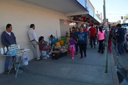 Los vendedores ambulantes principalmente se dedican al comercio de semillas, hortalizas y frutas, señala Plazas y Mercados. (EL SIGLO DE TORREÓN)